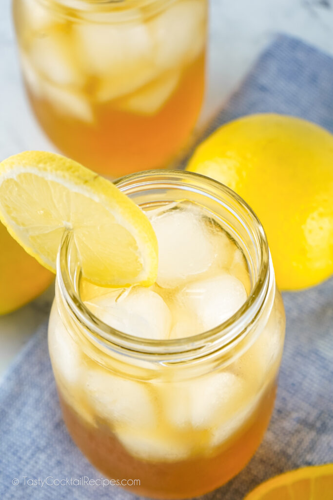 Arnold Palmer Cocktail with a lemon slice