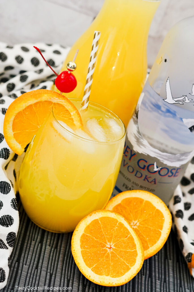 screwdriver cocktail made with orange juice